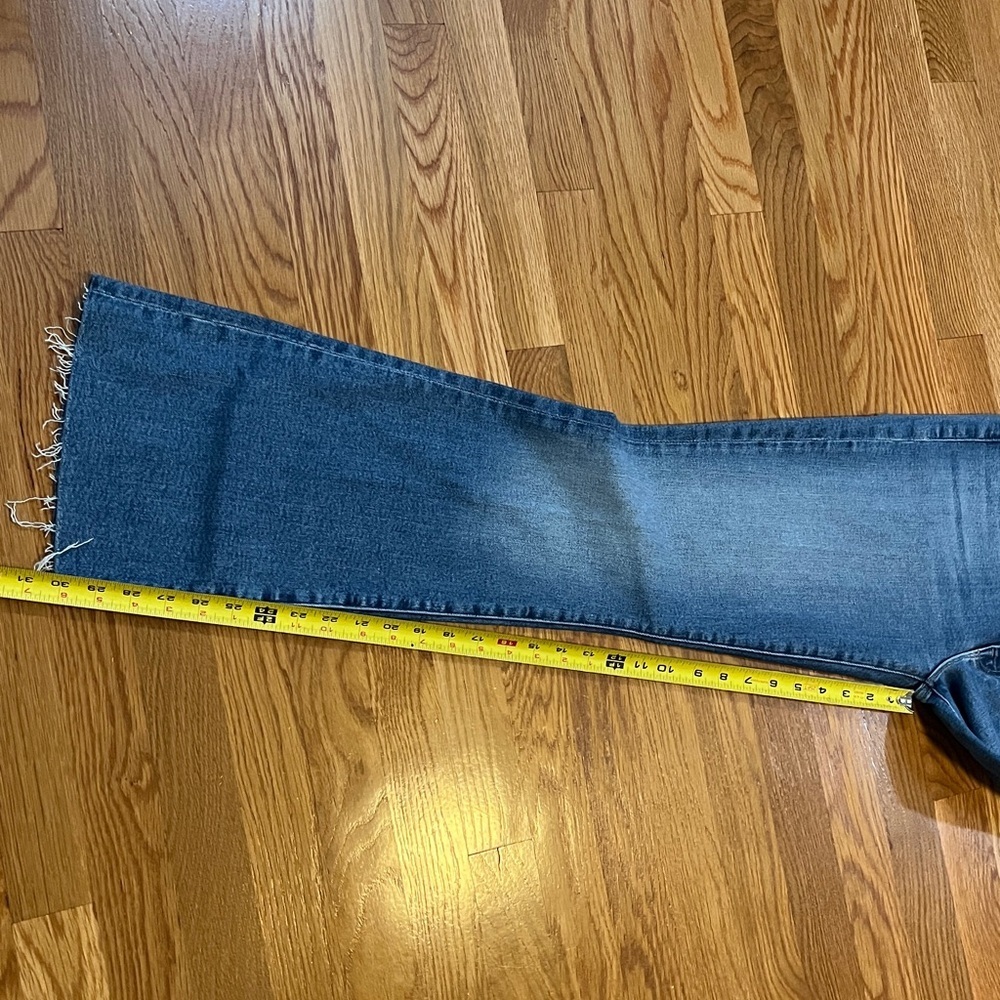 MOTHER The Weekender Fray Jeans Size 32 NWT - Picture 9 of 14